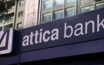 Διεκδικούν επαναπρόσληψη στην Attica Bank Διεκδικούν επαναπρόσληψη στην Attica Bank