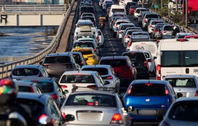 Στο κόκκινο η κίνηση στους δρόμους της Αττικής – Μήπως η τηλεργασία θα ήταν μια λύση;
