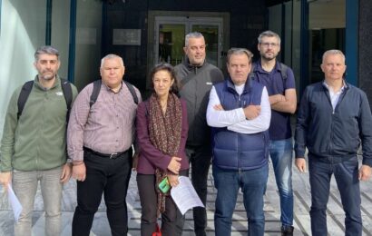 Να πάρουν πίσω τις απολύσεις!  Η παρέμβαση μας στα κεντρικά της ATTICA Bank  Ο αγώνας συνεχίζεται!