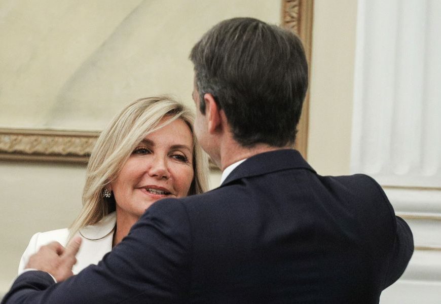 Kύριε Πρωθυπουργέ να σάς χαιρόμαστε. Κι εσάς κι όλο σας το σόι. Το φόρουμ των α-Δελφών Μητσοτάκη Kύριε Πρωθυπουργέ να σάς χαιρόμαστε. Κι εσάς κι όλο σας το σόι. Το φόρουμ των α-Δελφών Μητσοτάκη