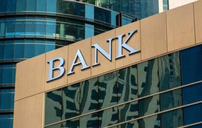 «Σφαγή» στις τράπεζες: Έκλεισαν 2.623 καταστήματα, έφυγαν 36.824 υπάλληλοι
